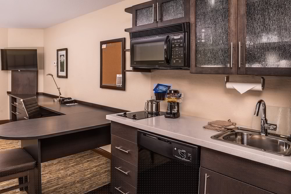 Candlewood Suites Kansas City 25/53