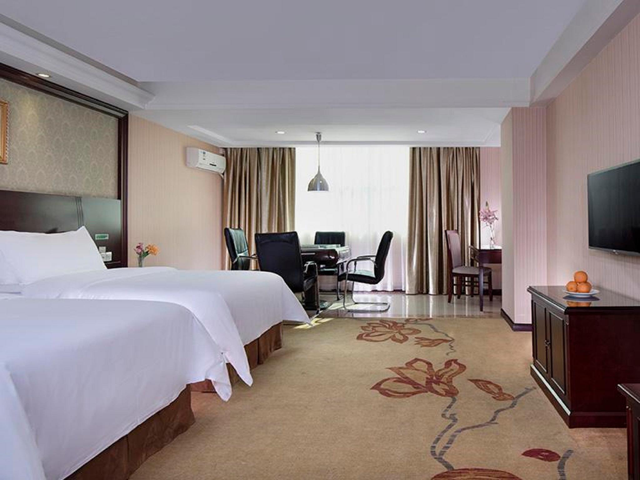 Vienna Hotel (Huizhou Yanda Avenue) 23/44