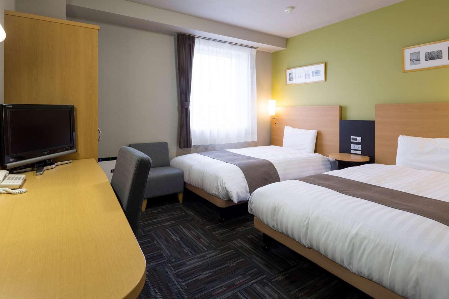 Room, Twin Beds 2/3