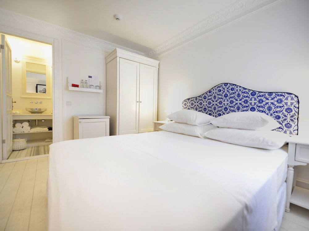 Vintage Hotel 5/50