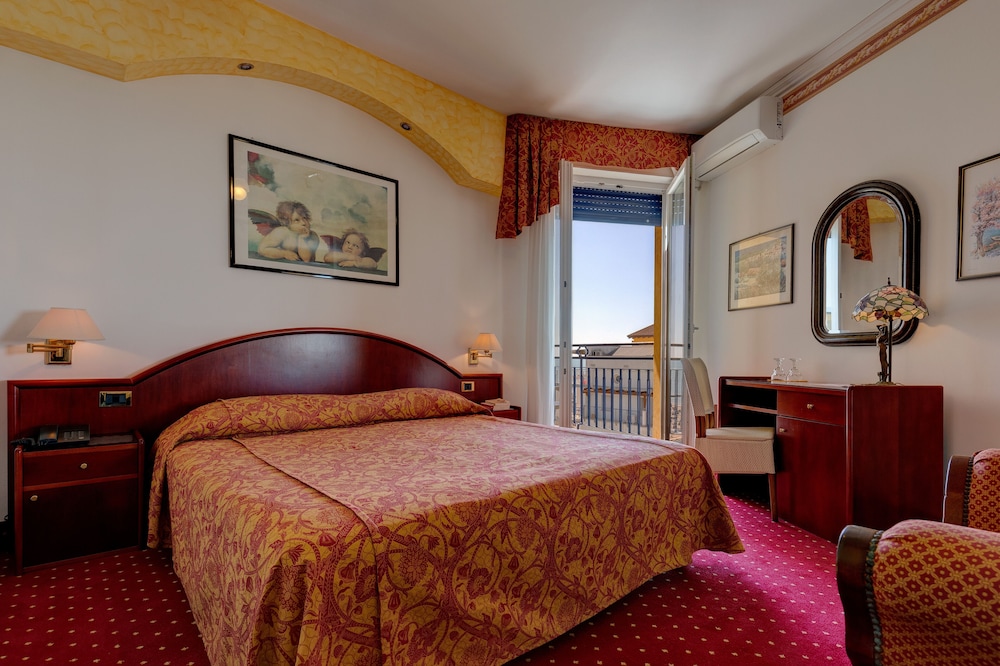 Hotel Napoleon 10/50