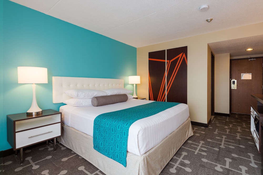 Howard Johnson Plaza by Wyndham by the Falls / Niagara Falls 25/50