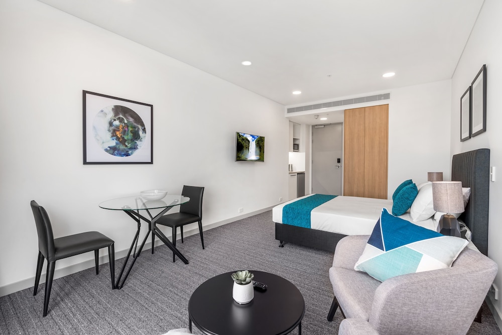 Essence Suites Taringa 42/60