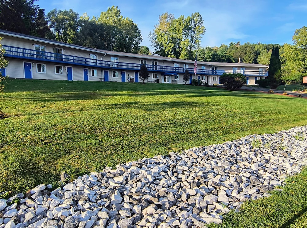 Econo Lodge Lee - Great Barrington 61/65