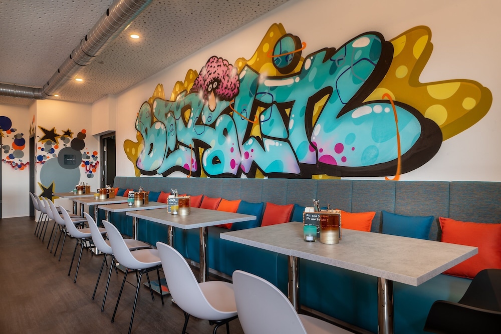 Holiday Inn - the niu, Hide Berlin Friedrichshain by IHG 50/58