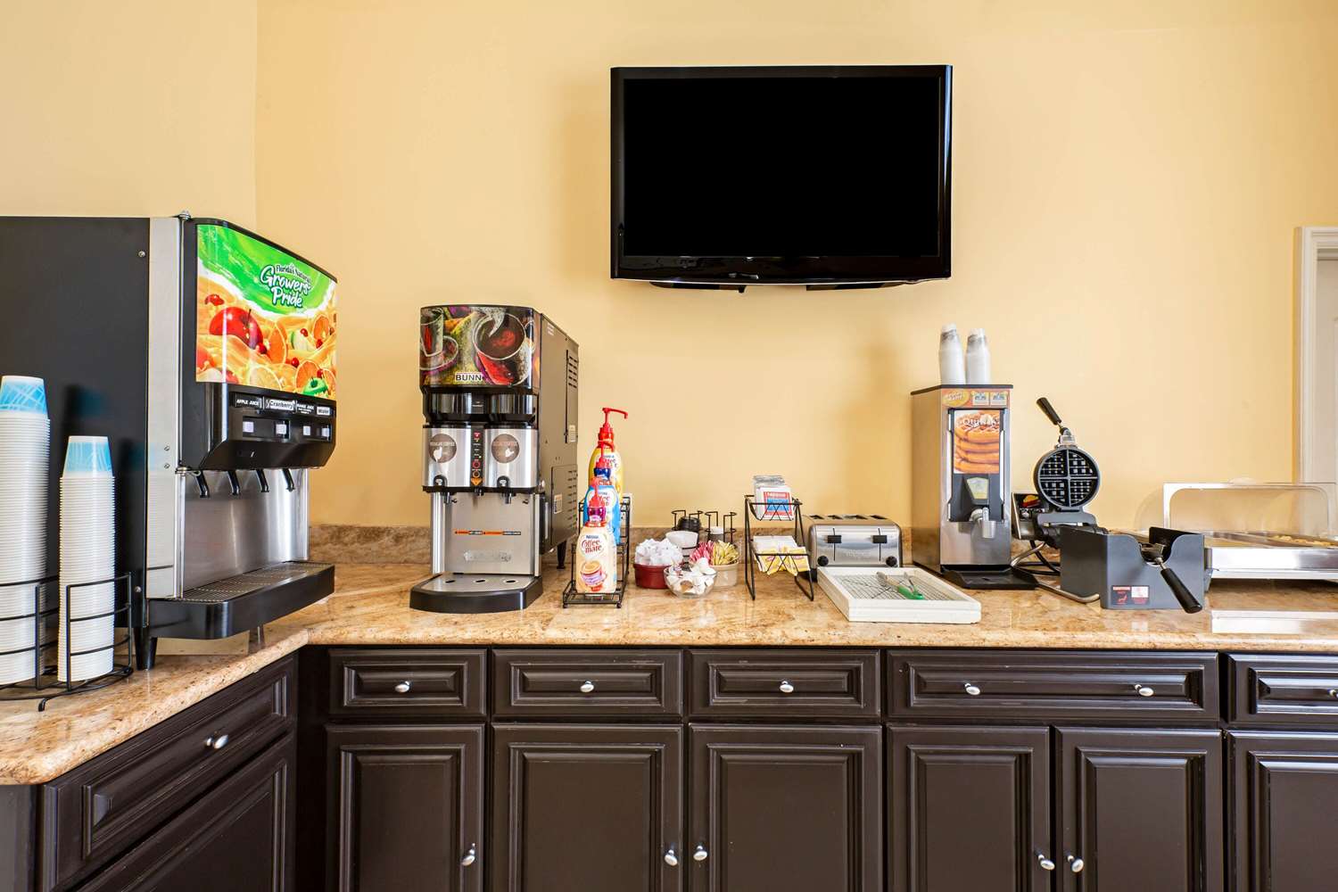 La Quinta Inn Suites Moreno Valley 33/53