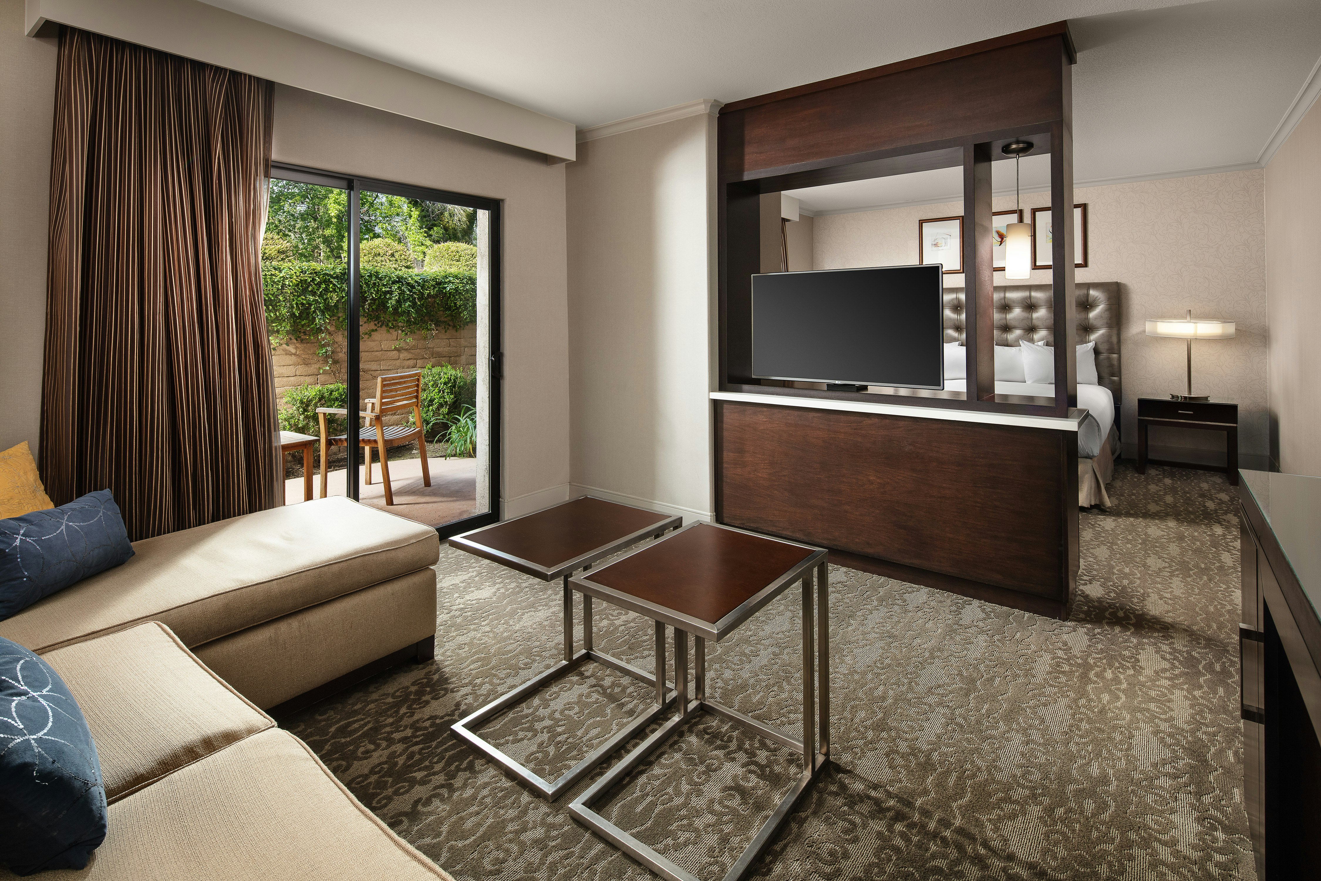 Doubletree By Hilton Claremont 26/58