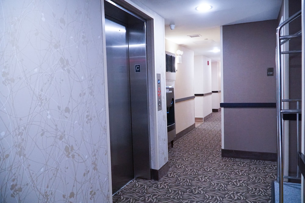 Hotel Mint JFK Airport 31/46