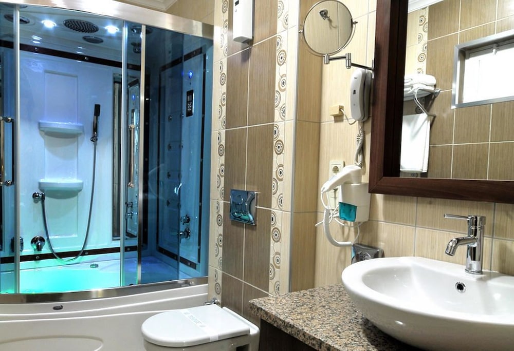 Rhiss Hotel Bostanci 15/64