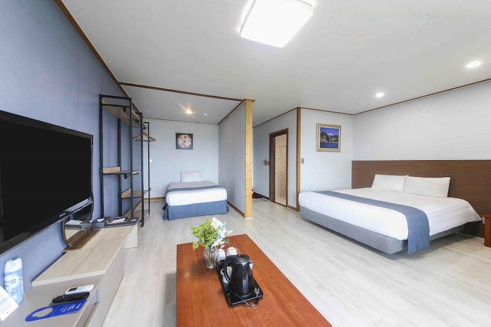 OCEAN, FAMILY, TWIN BEDS, TERRACE