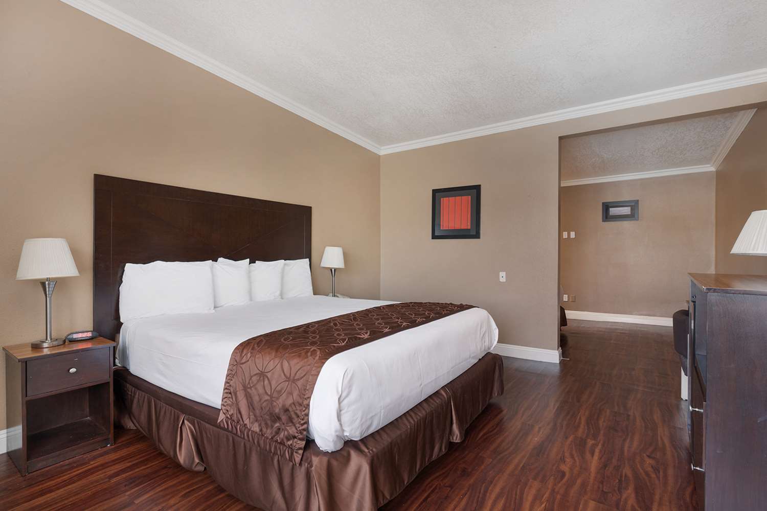 Americas Best Value Inn & Suites Anaheim Convention Center 15/27