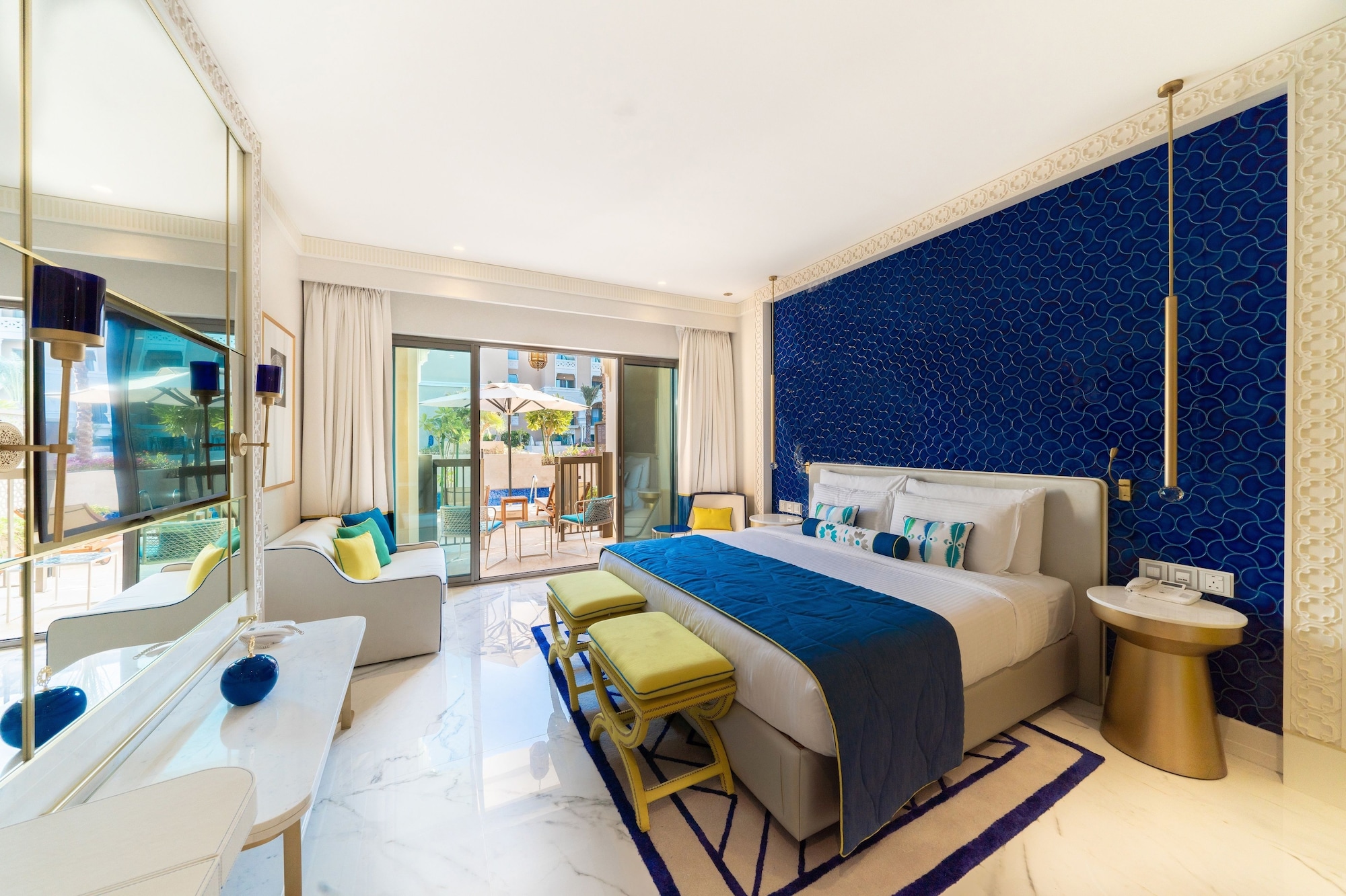 PREMIUM, KING BED, POOL ACCESS