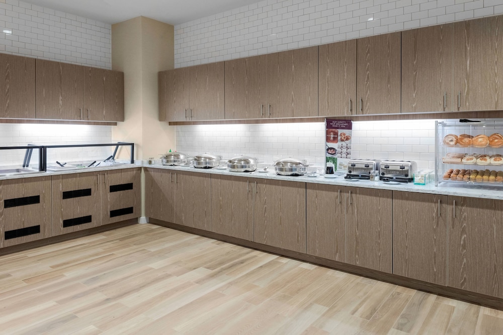 Residence Inn Virginia Beach Town Center 7/40