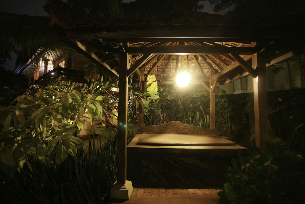 Puri Naga Beachfront Cottages 55/65