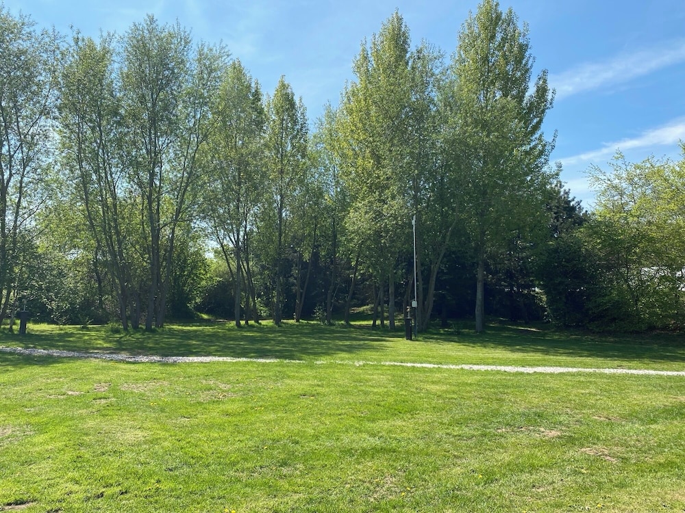 خيمة أساسية، Adventurer's Village Milton Keynes 4/5