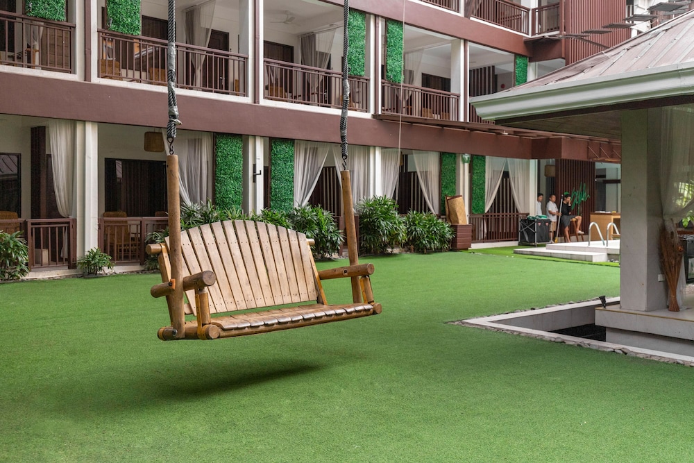 The Selah Garden Hotel 63/71