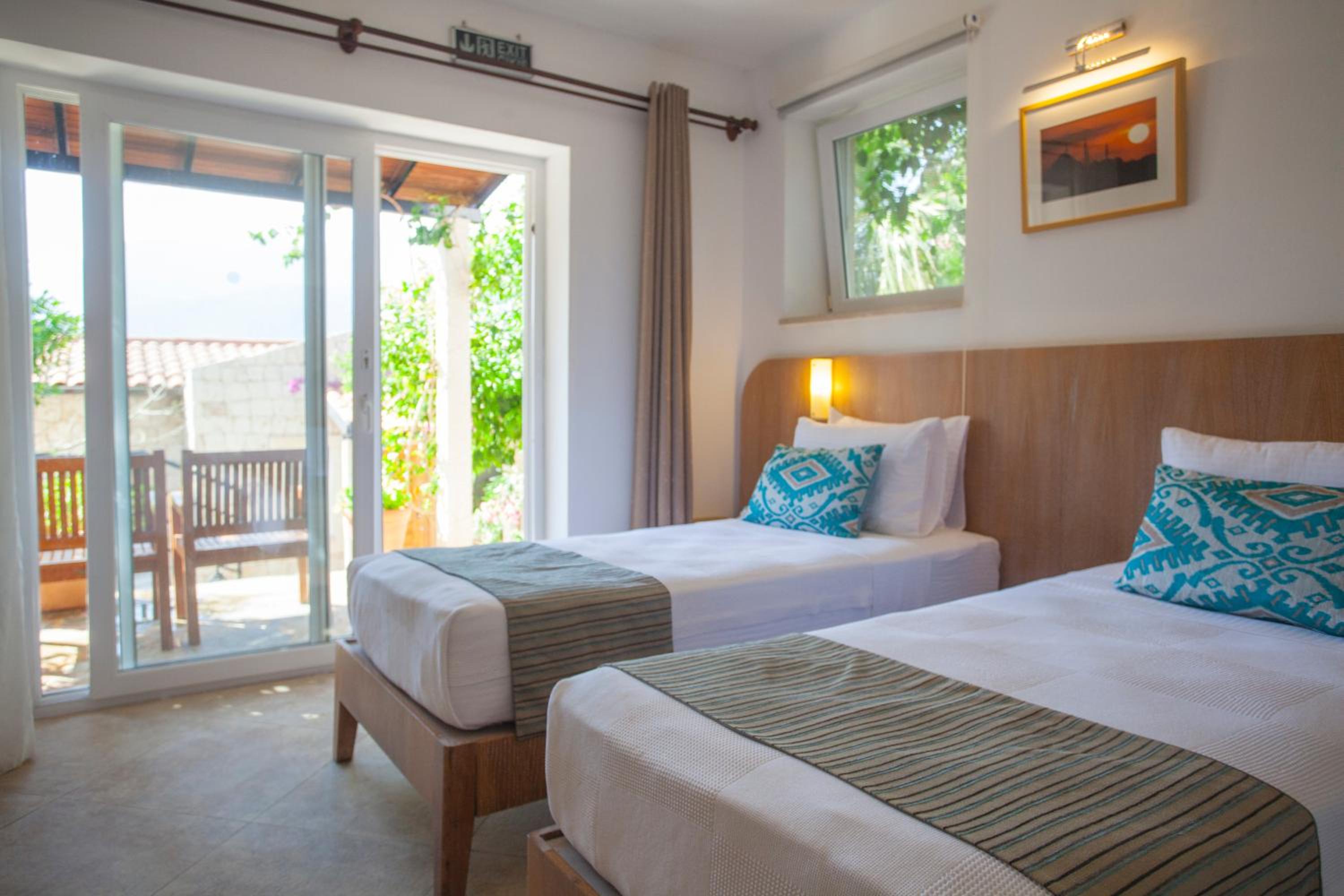 Standard, Twin Beds