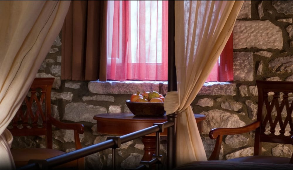 ITILO TRADITIONAL HOTEL 38/68