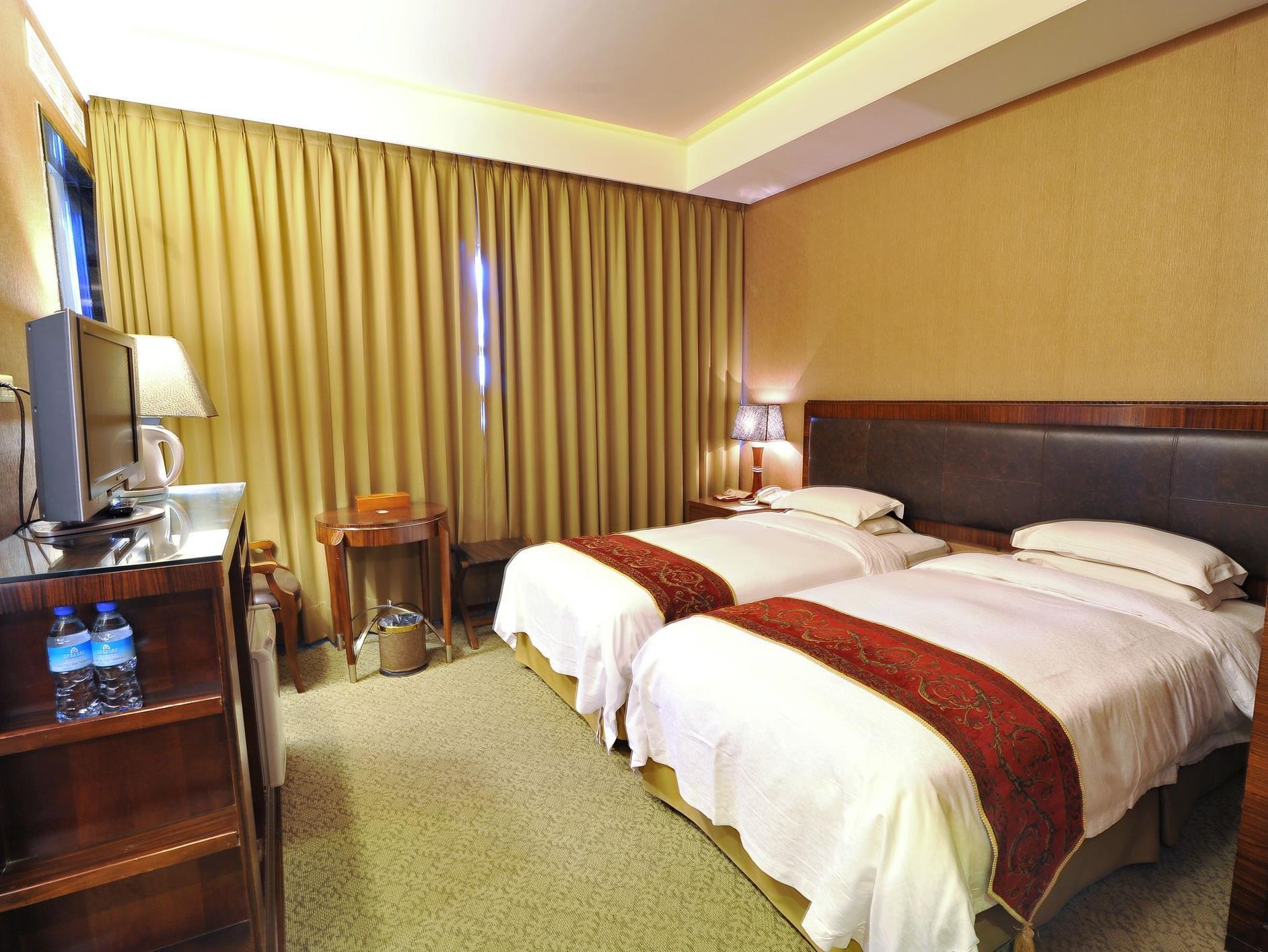 ROOM, TWIN BEDS
