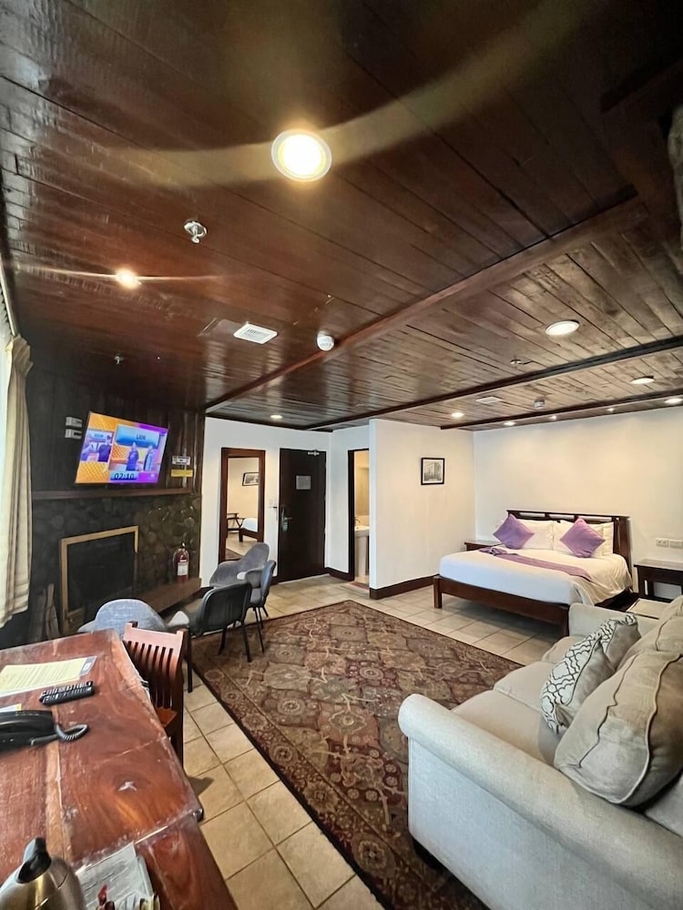 Safari Lodge Baguio By Log Cabin Hotel 54/76