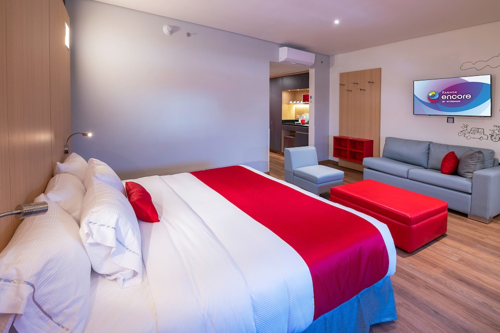 JUNIOR SUITE, KING BED