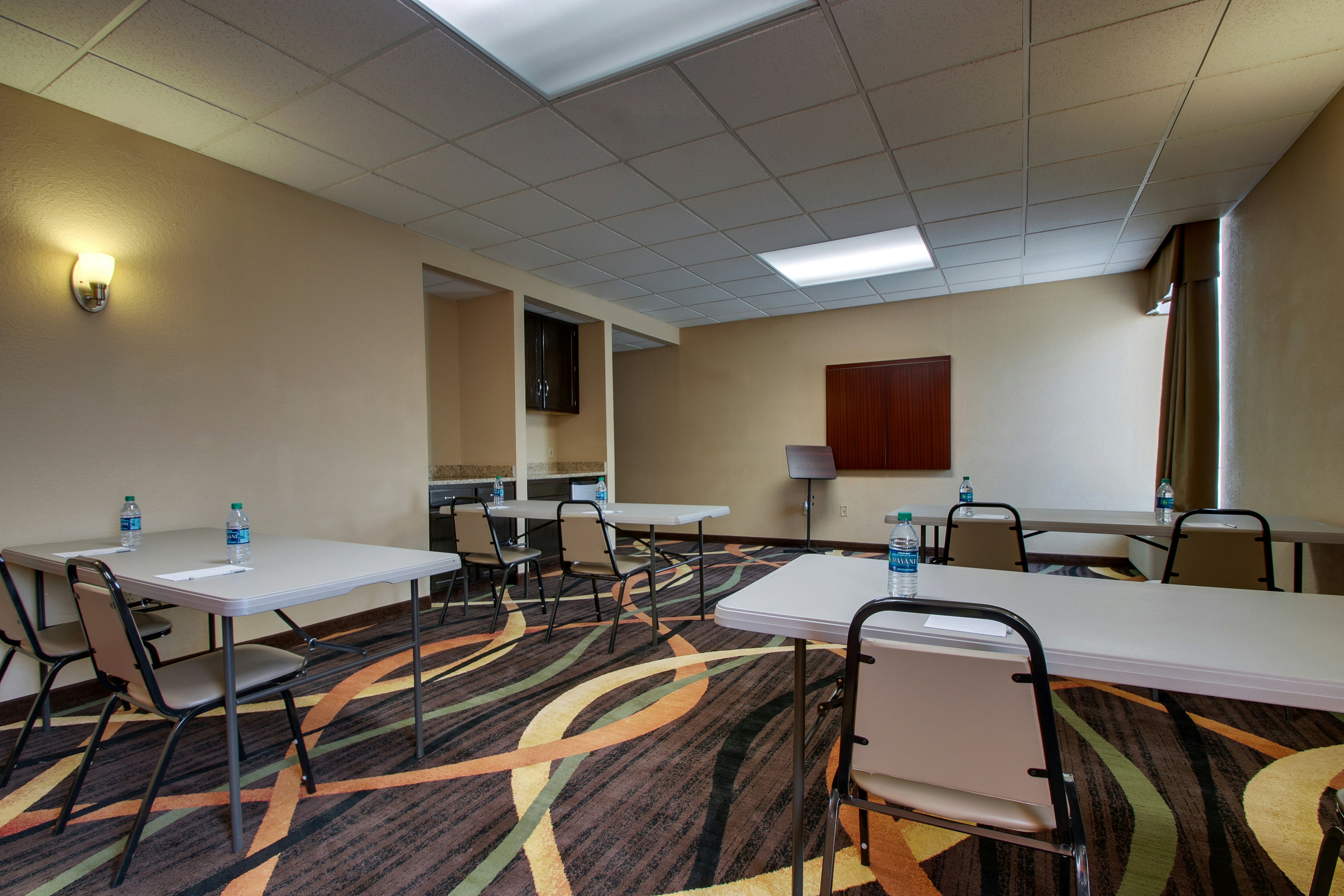 Hampton Inn Lebanon, MO 54/56
