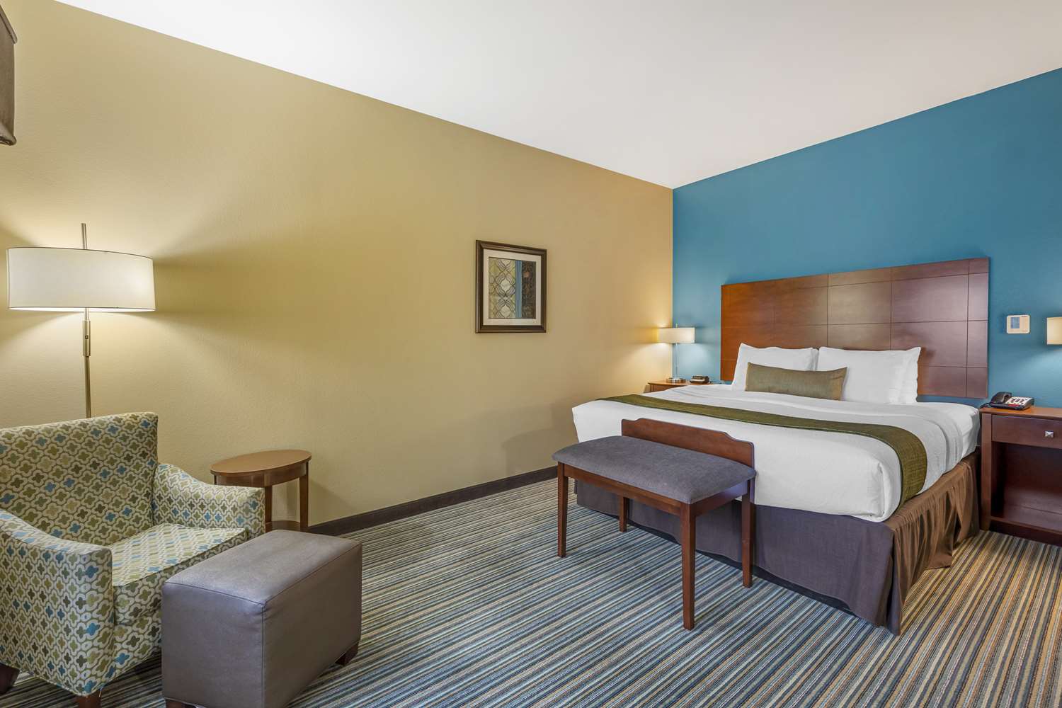 غرفة بسرير كينج، Best Western Plus Patterson Park Inn 4/6