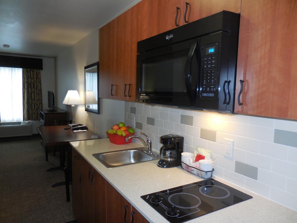 Ledgestone Hotel Billings 48/69