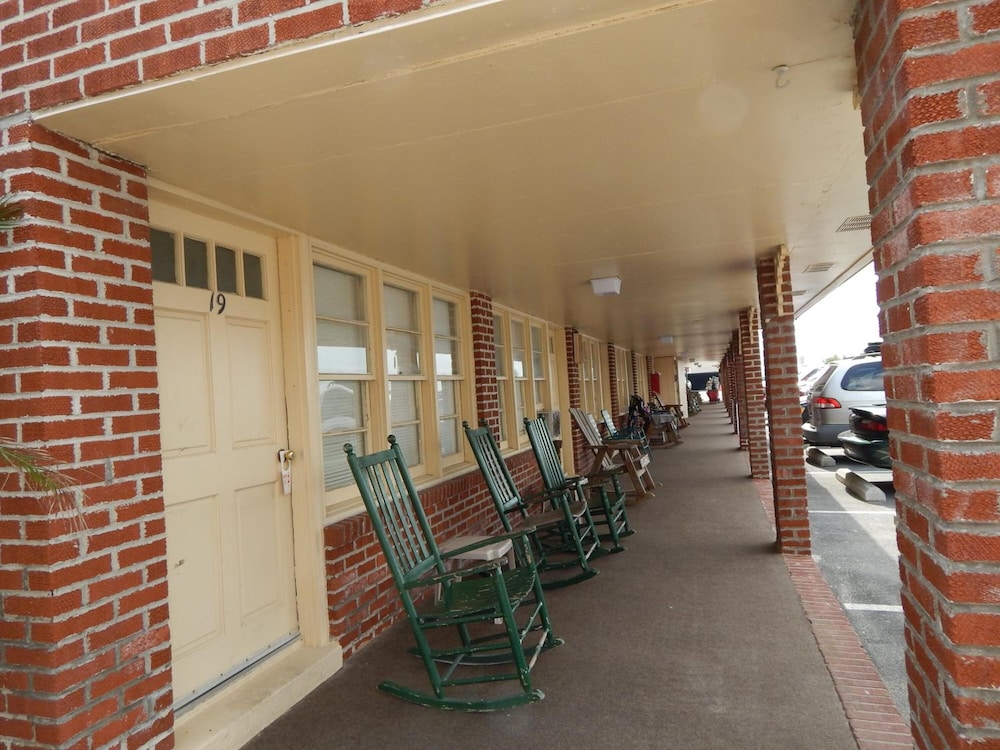Oceanic Motel 17/46