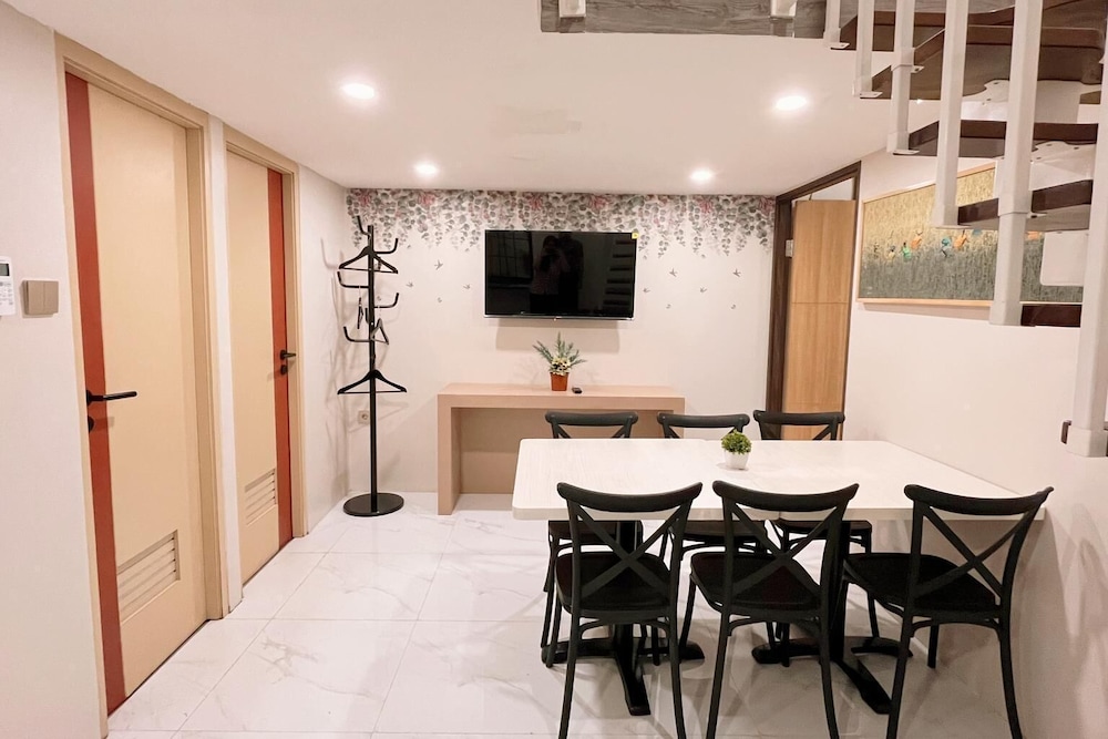 VERSE HOTEL CIREBON 61/72