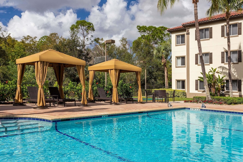 Hawthorn Extended Stay by Wyndham Naples 3/54