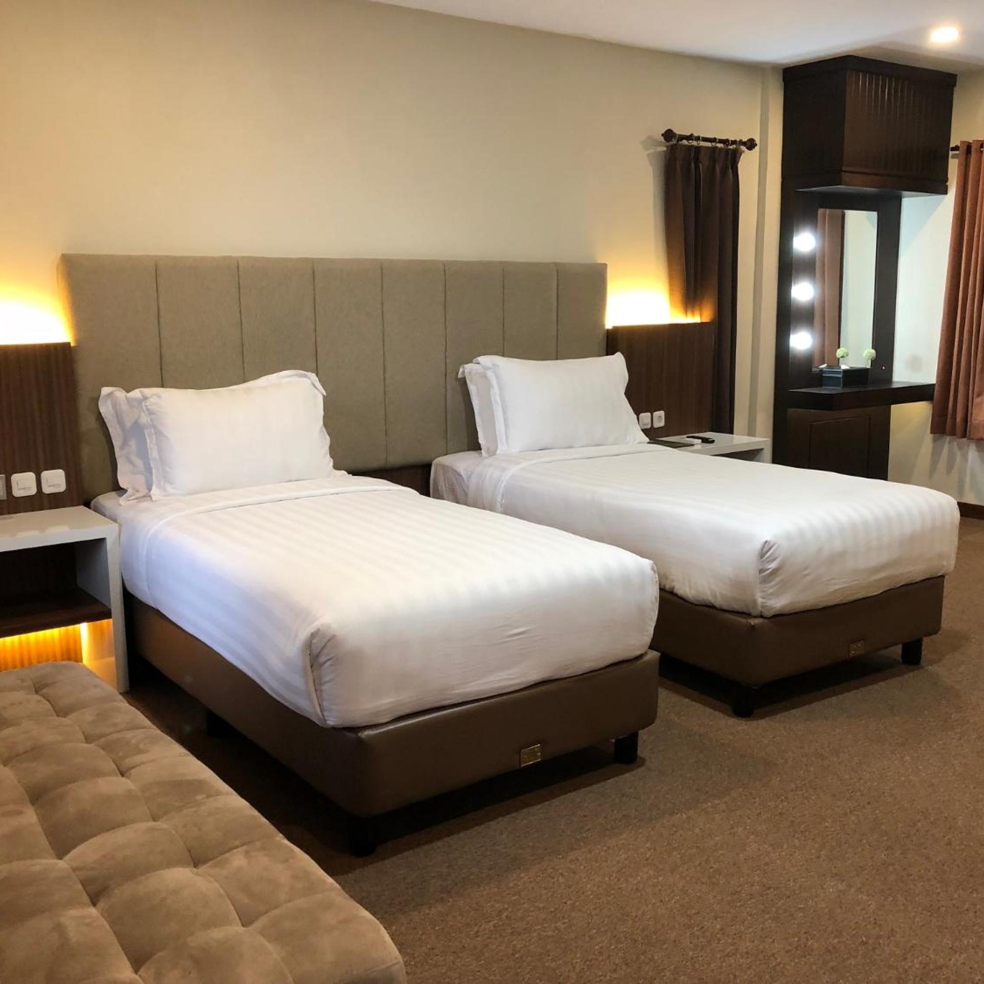 Garden, Twin Beds, Rice Field View 6/10