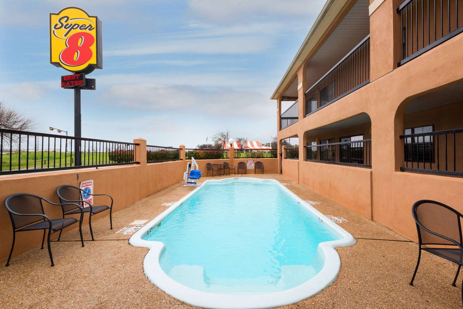 Super 8 by Wyndham San Antonio/Riverwalk Area 7/9