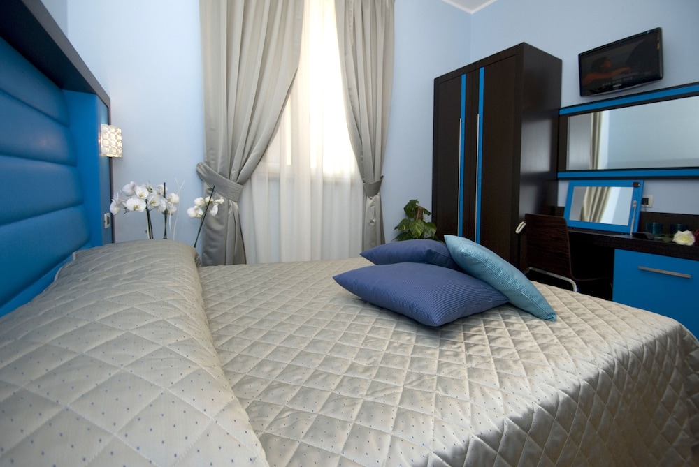 Hotel Rosignano 16/27