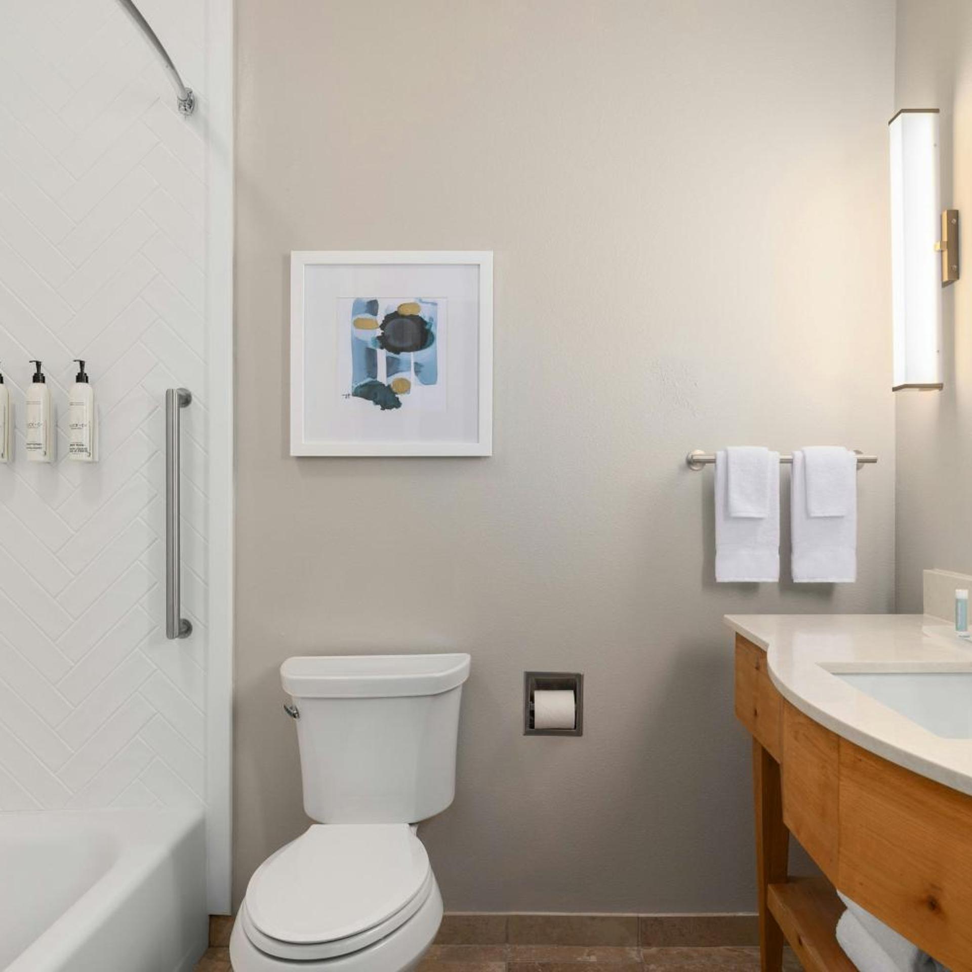 جناح استوديو بسريرين كوين بحوض استحمام لذوي الإعاقة، Extended Stay Minot 2/3