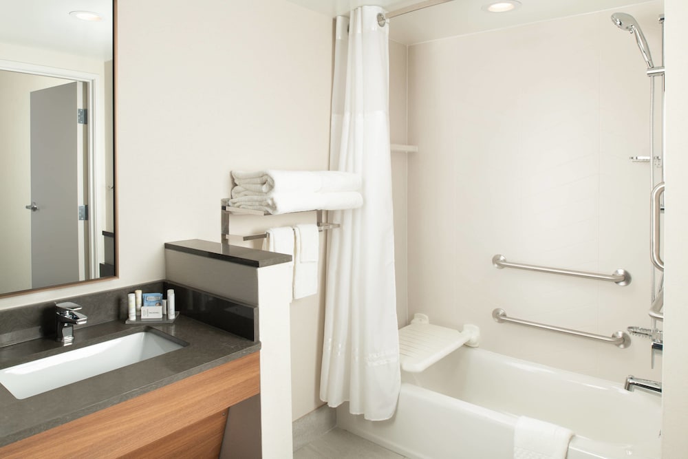 Fairfield Inn and Suites Athens Marriott 10/46