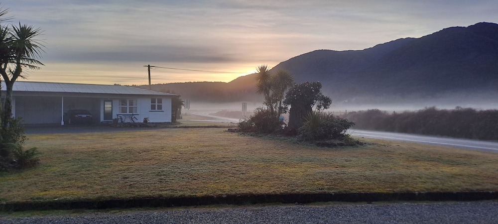 Glacier View Motel 63/68