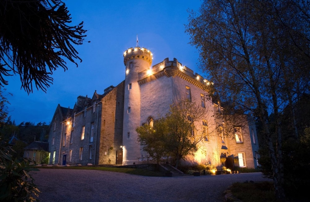 Tulloch Castle Hotel in DINGWALL