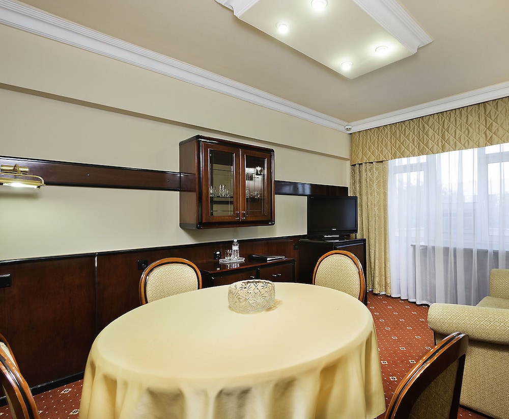 Otrar Hotel 46/54