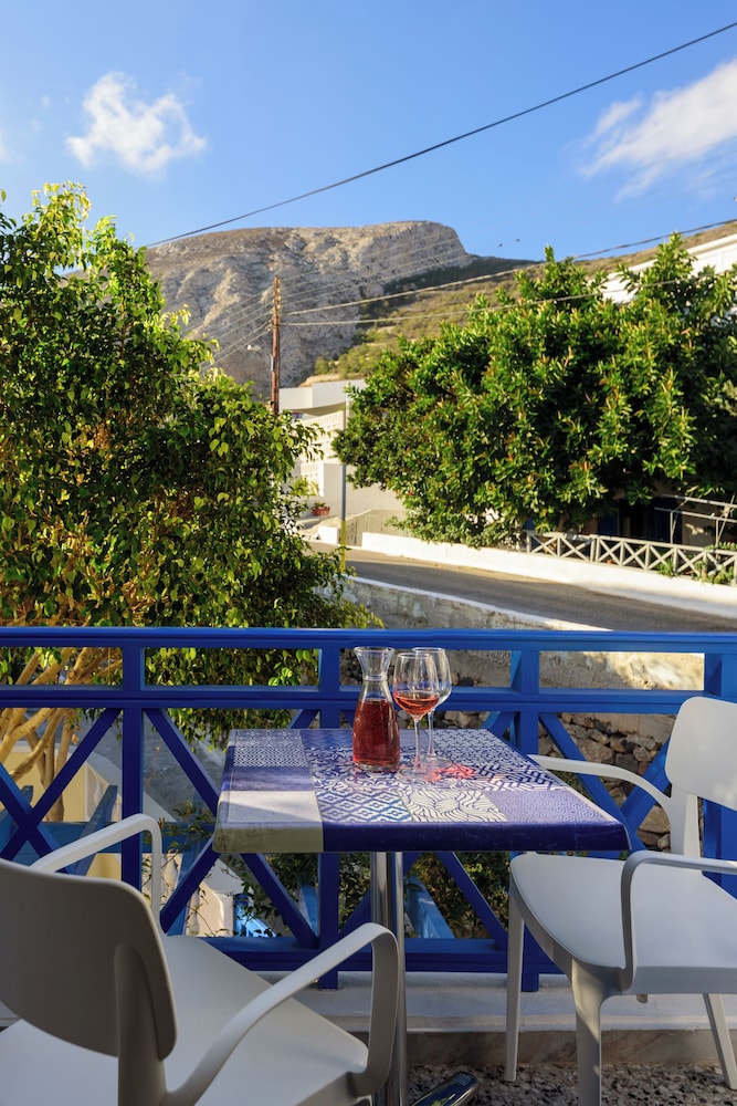 Karidis Hotel 36/48