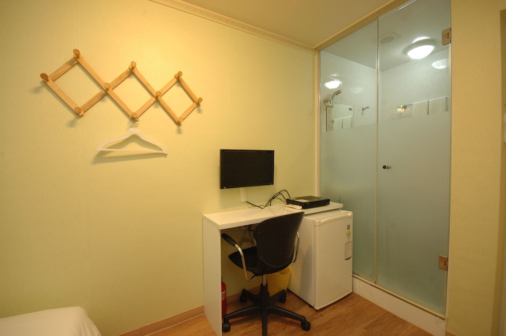 E Residence 18/25