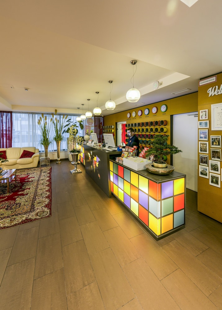 A T Holiday Hostel Wien 7/77