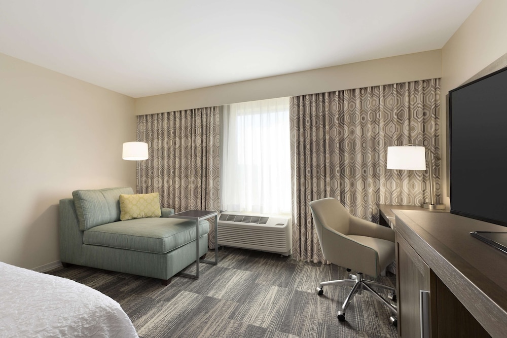 Hampton Inn and Suites Niles Warren OH 53/77