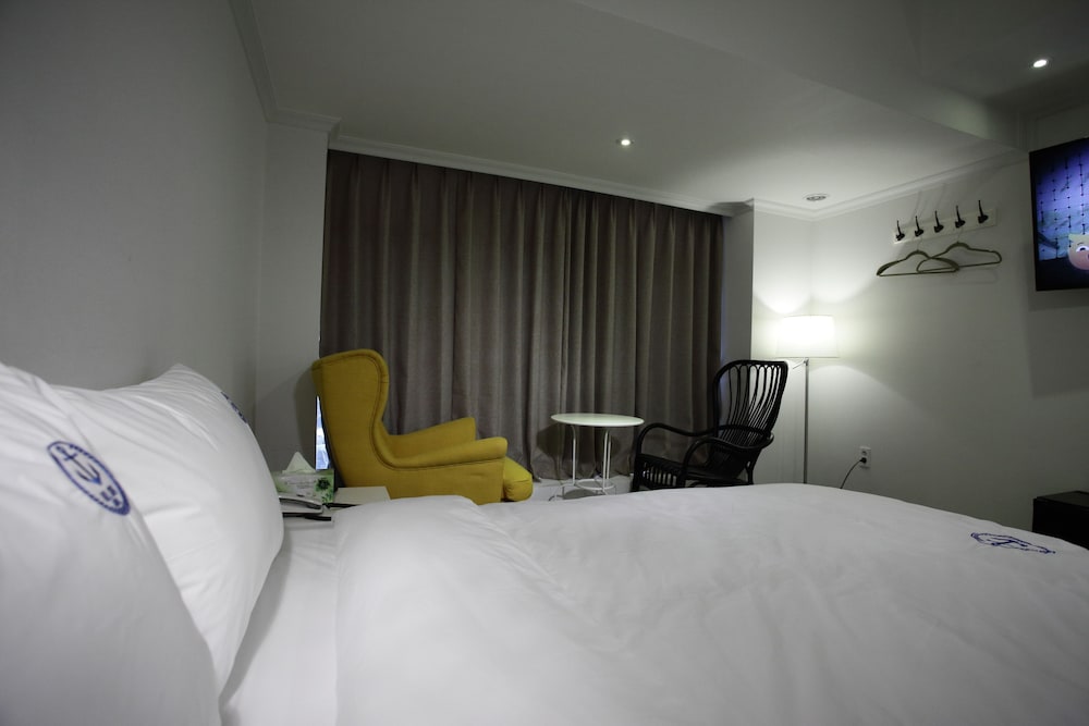 Hillside Hotel 10/43
