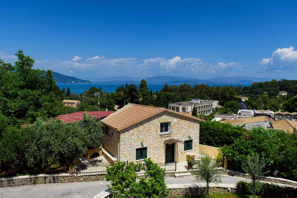 Villa Lemonia 48/50