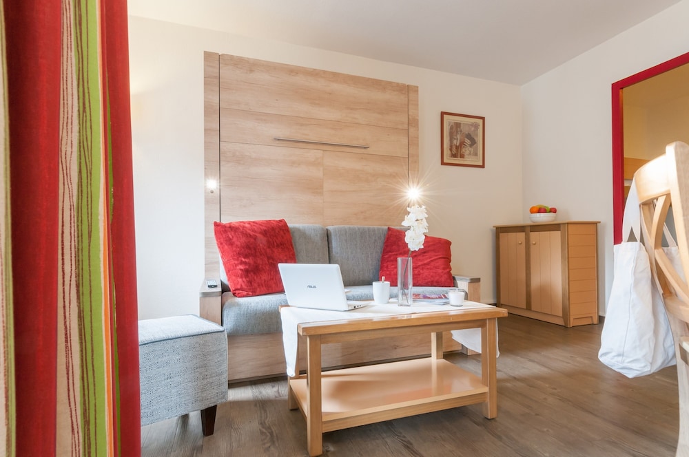 Studio, Murphy Bed, Bunk Bed