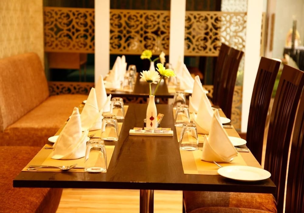 MB Greens Clarks Inn Moradabad 36/50