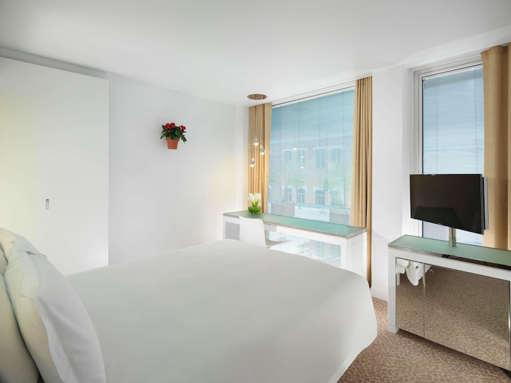 St Martins Lane Hotel 23/75