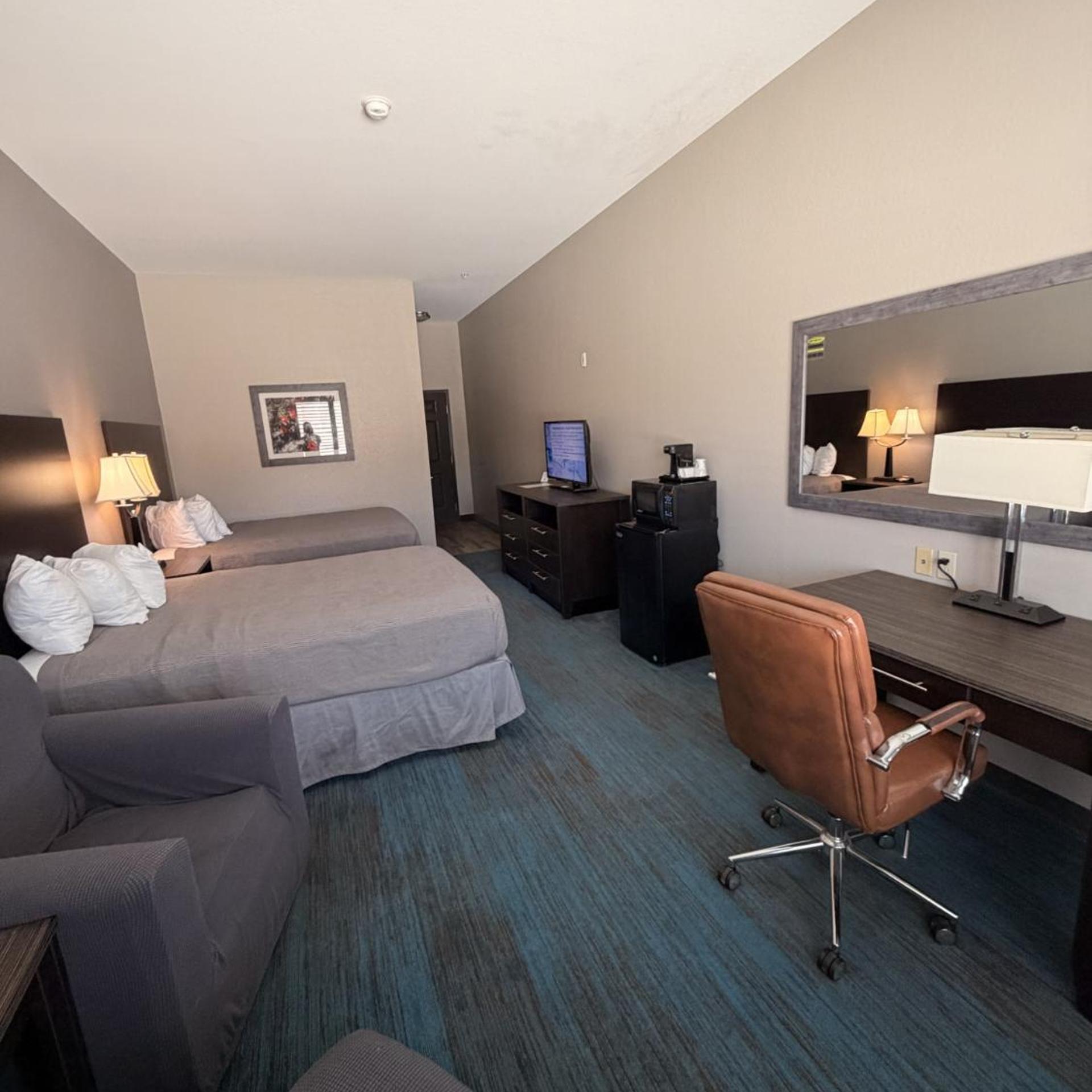 Baymont Inn &amp; Suites Crystal City 5/16