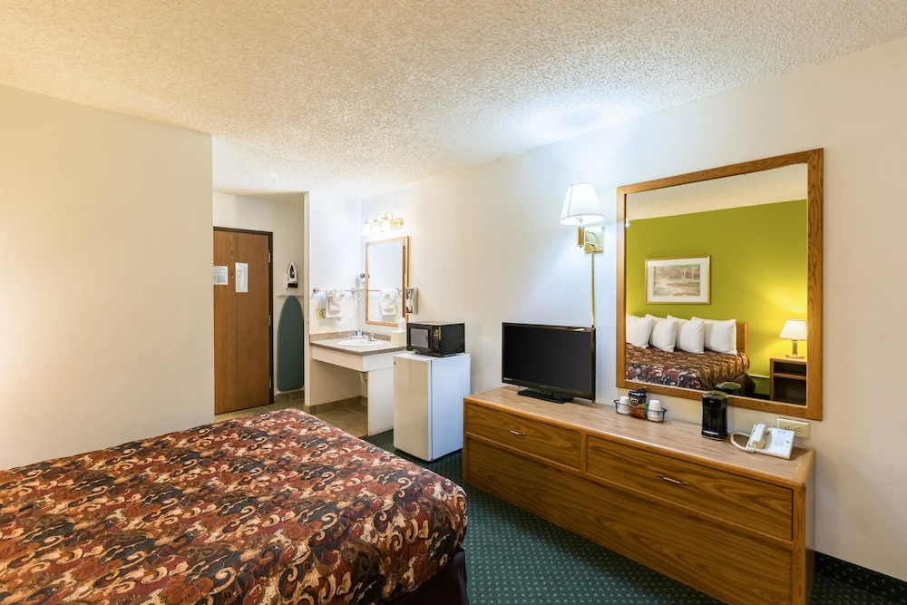 Super 8 by Wyndham Grand Island South 18/37